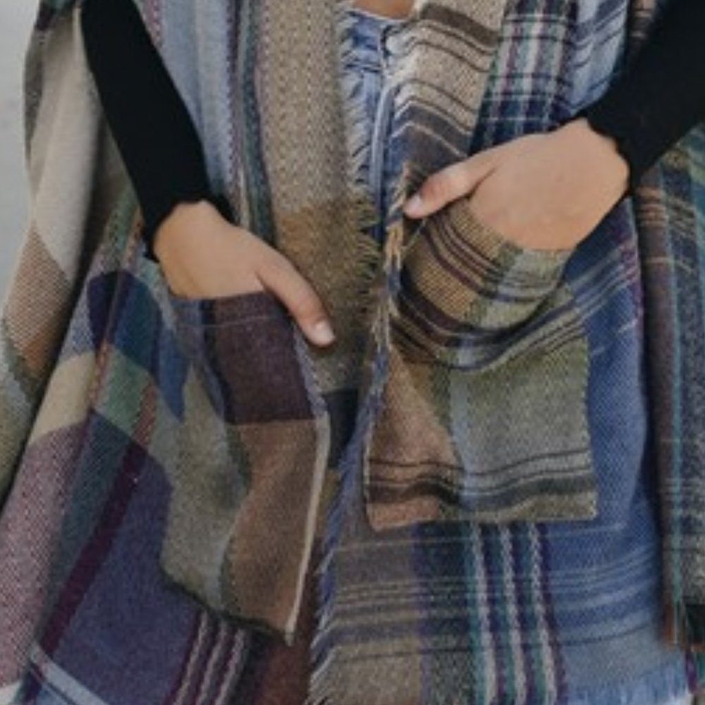 ๐จ LAST ONE! REMI Autumn Plaid Pocketed Ruana - Picture 7 of 10